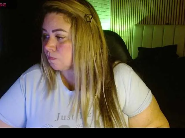 bella-savati – webcam model profile photo