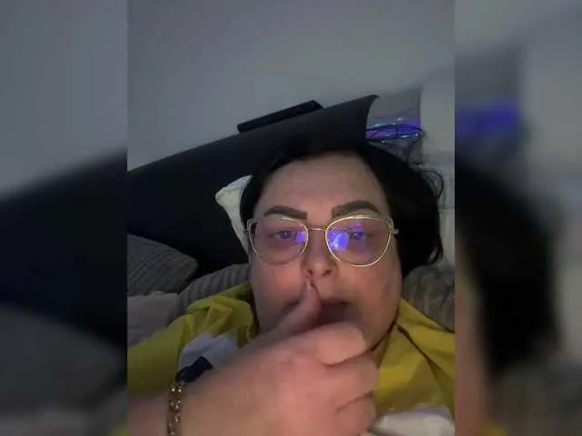 Emyllywhite – webcam model profile photo