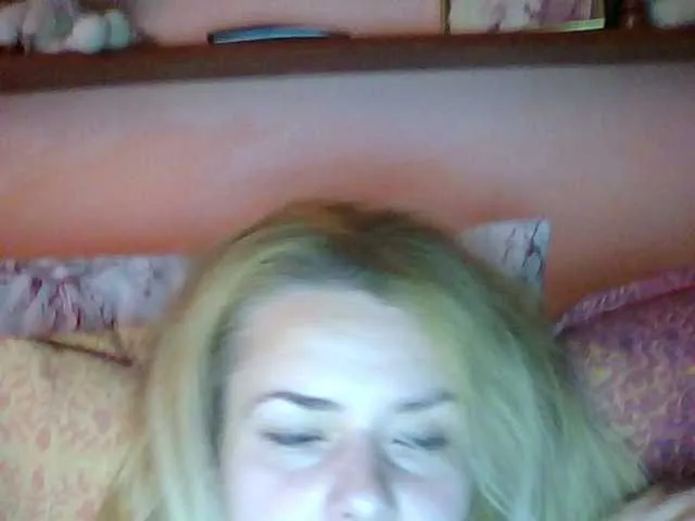 HollyLaPretty – webcam model profile photo