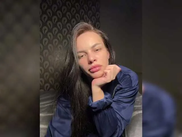 Klubnika13 – webcam model profile photo