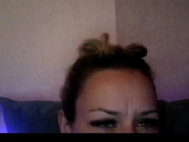 krisred – webcam model profile photo