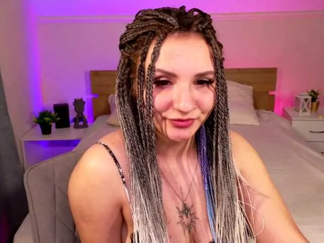 MagicalLouu – webcam model profile photo