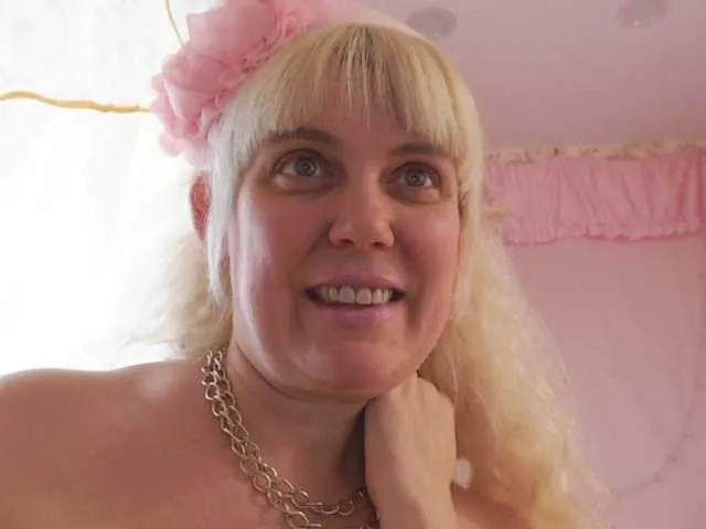 MilkMilkee – webcam model profile photo